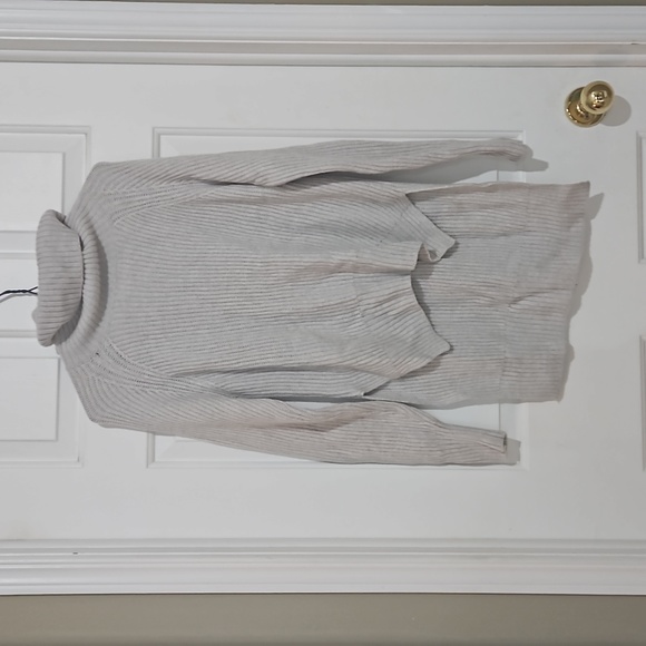 Aritzia Wilfred Free Lin Italian Wool Turtleneck Sweater - Picture 2 of 9